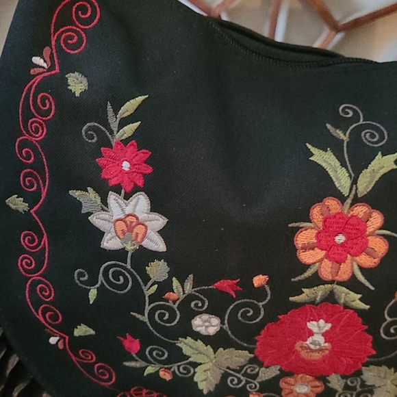 BEAUTIFUL BLACK EMBROIDERED ZIP TOP HANDBAG.MULTI - Picture 4 of 16